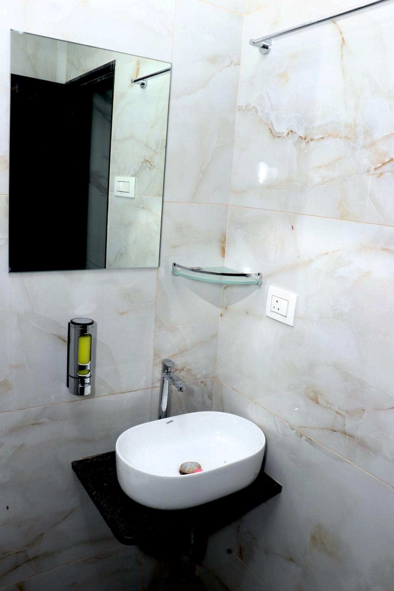 Hotel Comfy Inn Mumbai Exterior photo